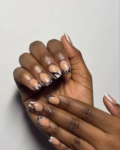 Manucure nail art réalisée au salon